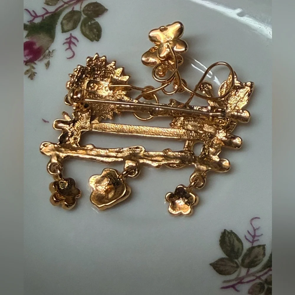 Gold Tone Cat & Sunflower Floral Dangle Brooch -‎ Gold